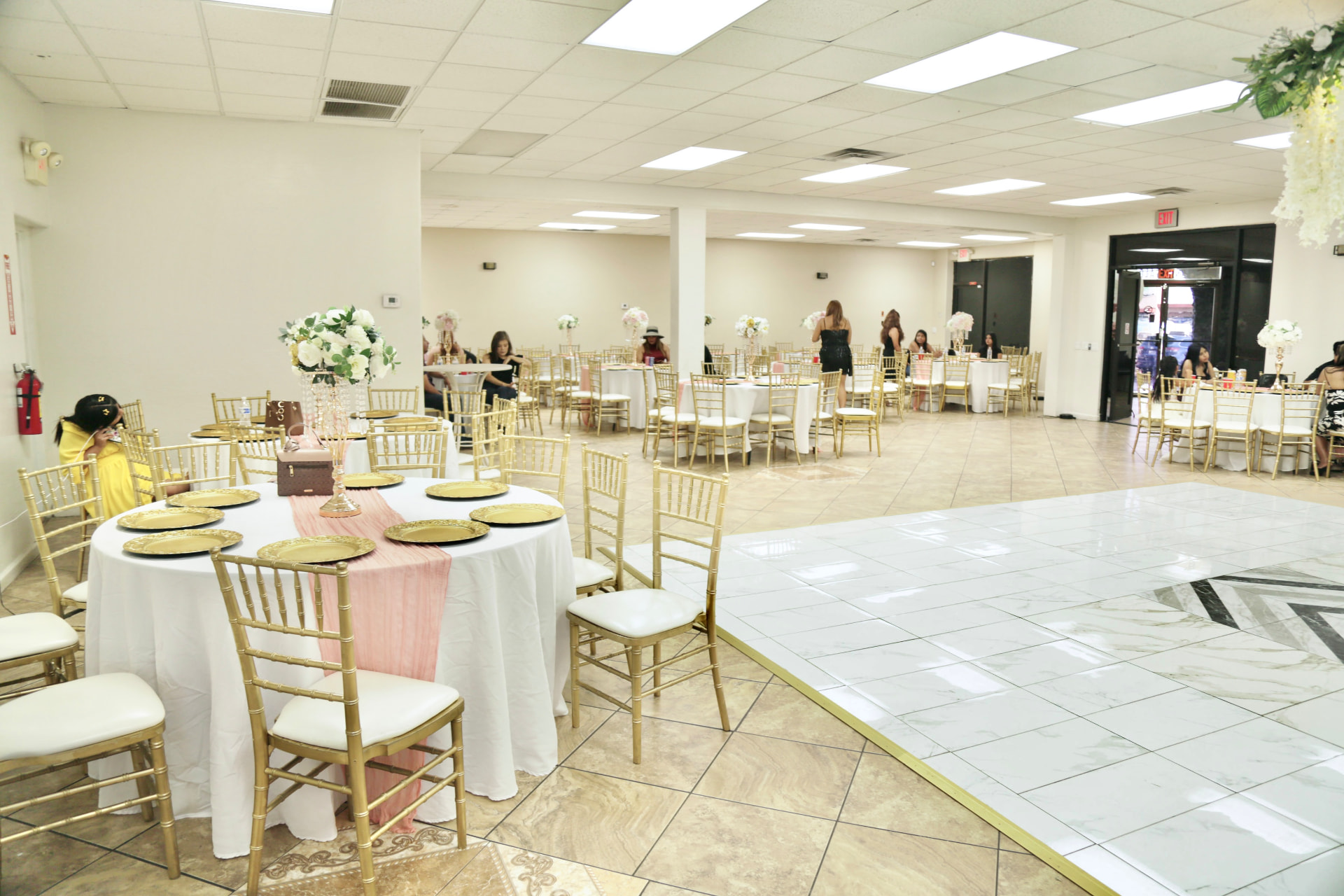 Salon Avalon Event Venue in Phoenix set for an elegant wedding reception